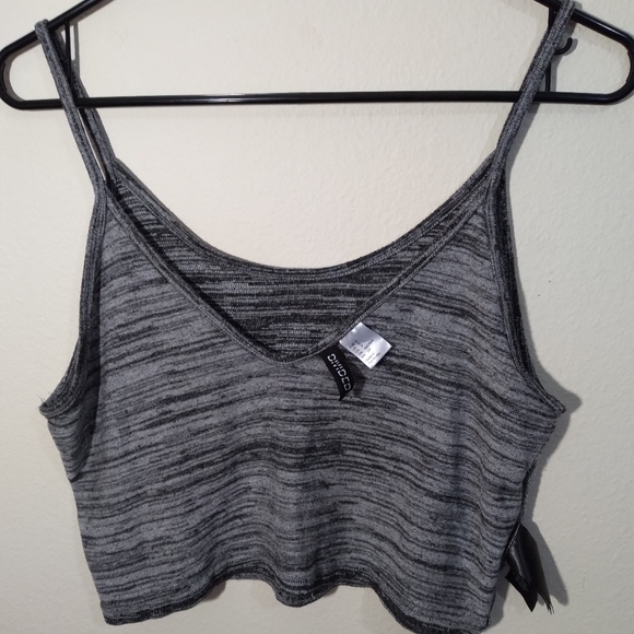 Divided H&M gray and black stretchy crop top size small - Picture 3 of 7